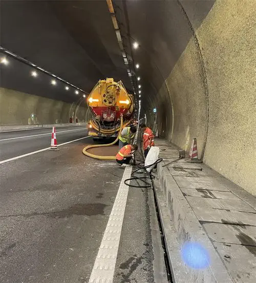 磐石隧道排水渠清淤